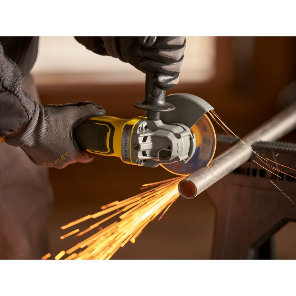 Esmerilhadeira Angular 4.1/2'' - 5'' 20V sem Bateria e Carregador Stanley - SBG700-B2