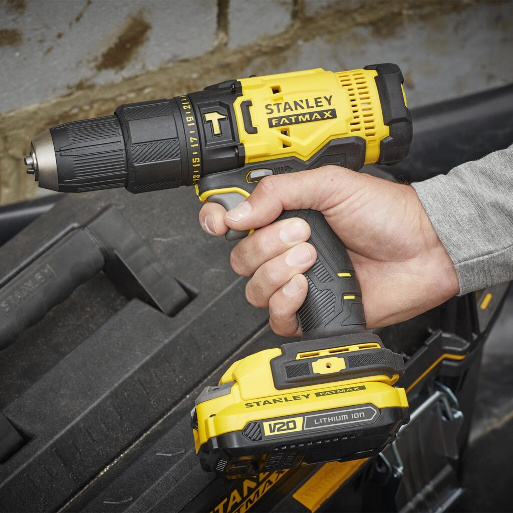 Parafusadeira e Furadeira de Impacto 13mm 20V com Bateria e Carregador Stanley - SCD711C1K-BR