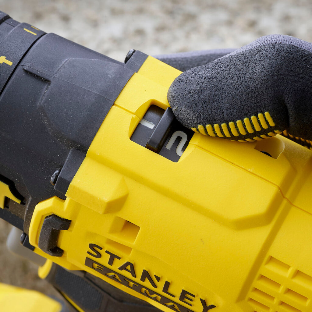 Parafusadeira e Furadeira de Impacto 13mm 20V com Bateria e Carregador Stanley - SCD711C1K-BR