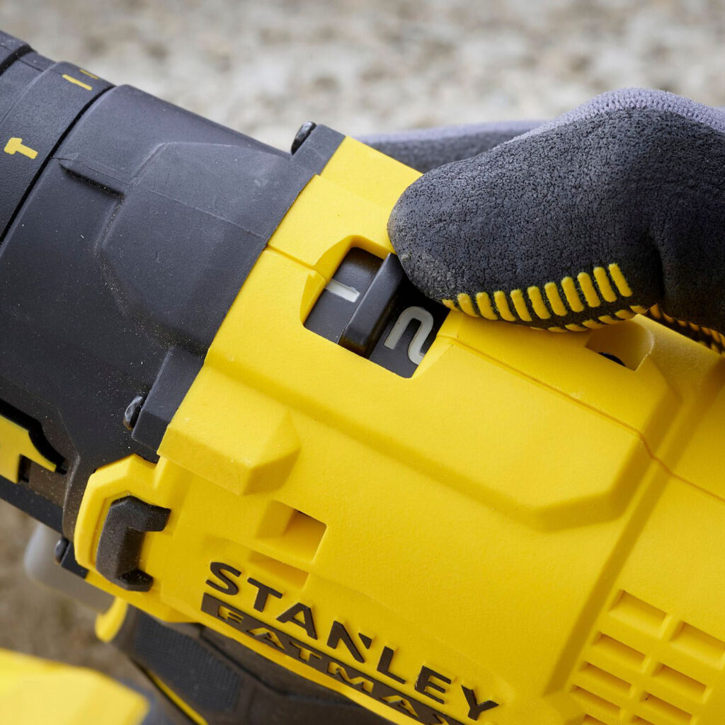 Parafusadeira e Furadeira de Impacto 13mm 20V com 2 Baterias e Carregador Stanley - SCD711C2K-BR