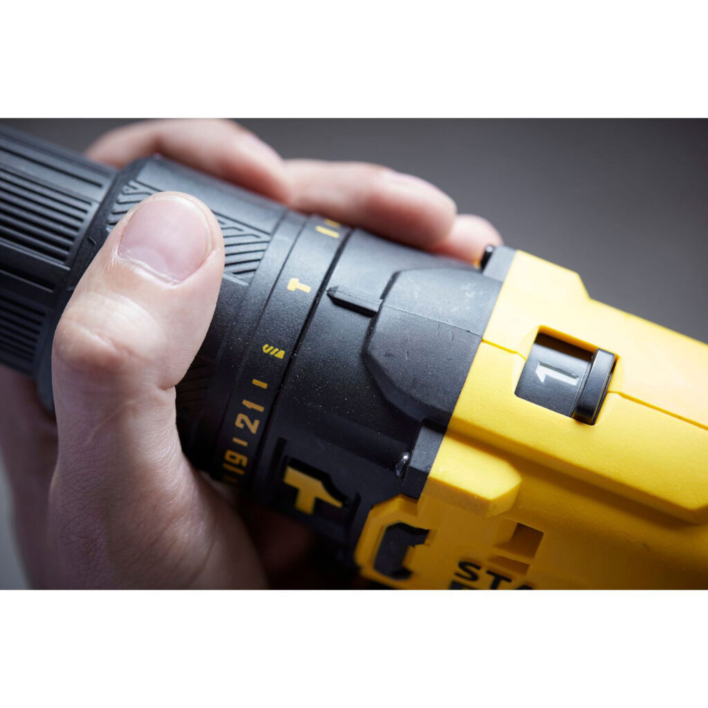Parafusadeira e Furadeira de Impacto 13mm 20V com 2 Baterias e Carregador Stanley - SCD711C2K-BR