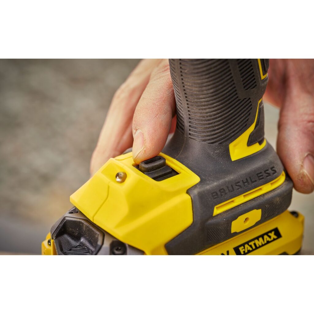 Chave de Impacto 1/2" 20V Com 2 Baterias e Carregador Stanley - SBW920M2K-BR