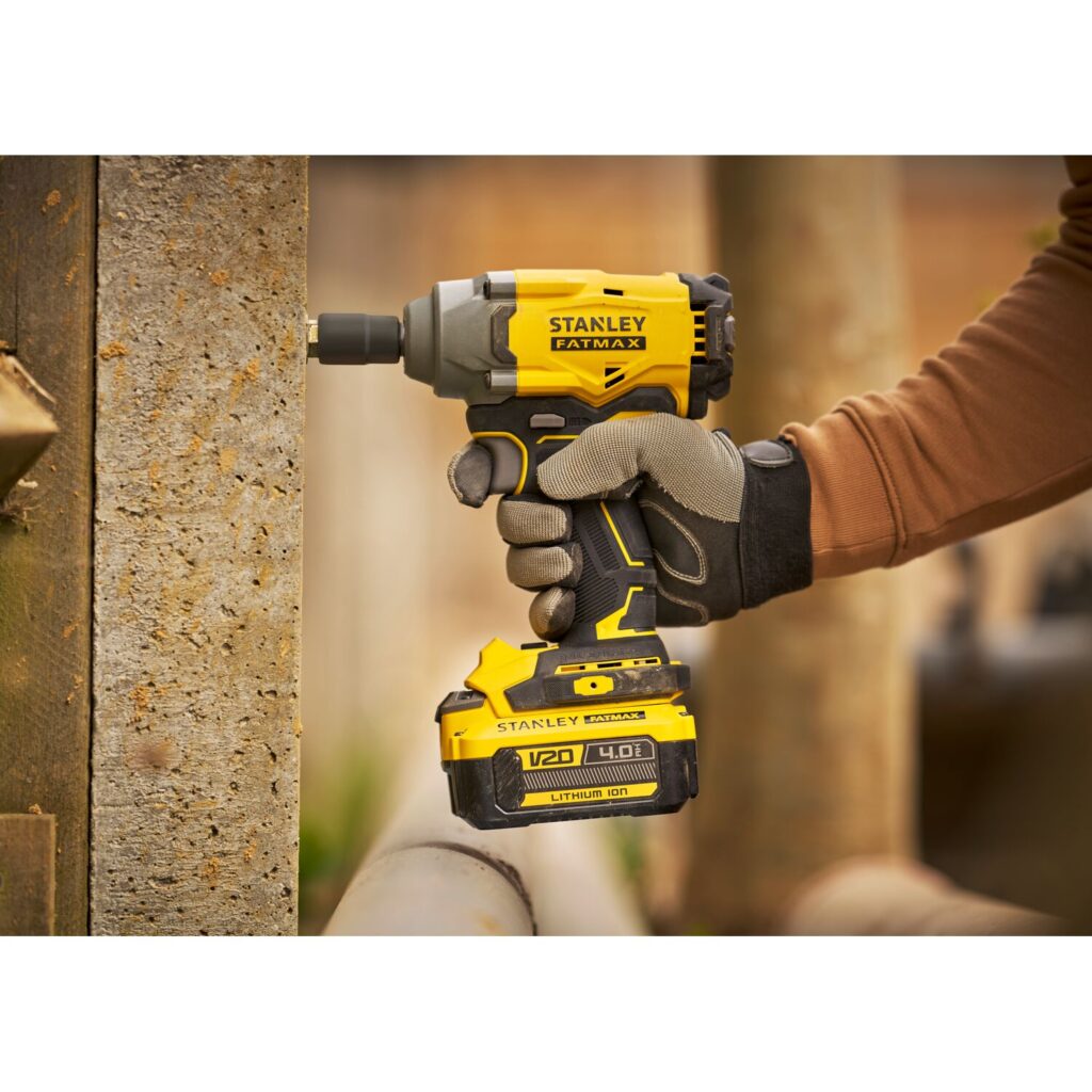 Chave de Impacto 1/2" 20V Com 2 Baterias e Carregador Stanley - SBW920M2K-BR