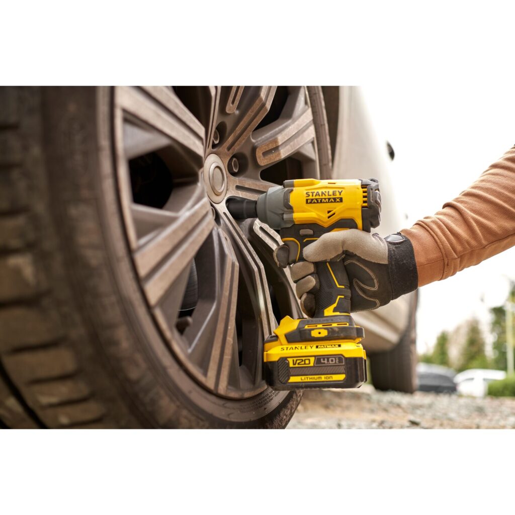 Chave de Impacto 1/2" 20V Com 2 Baterias e Carregador Stanley - SBW920M2K-BR