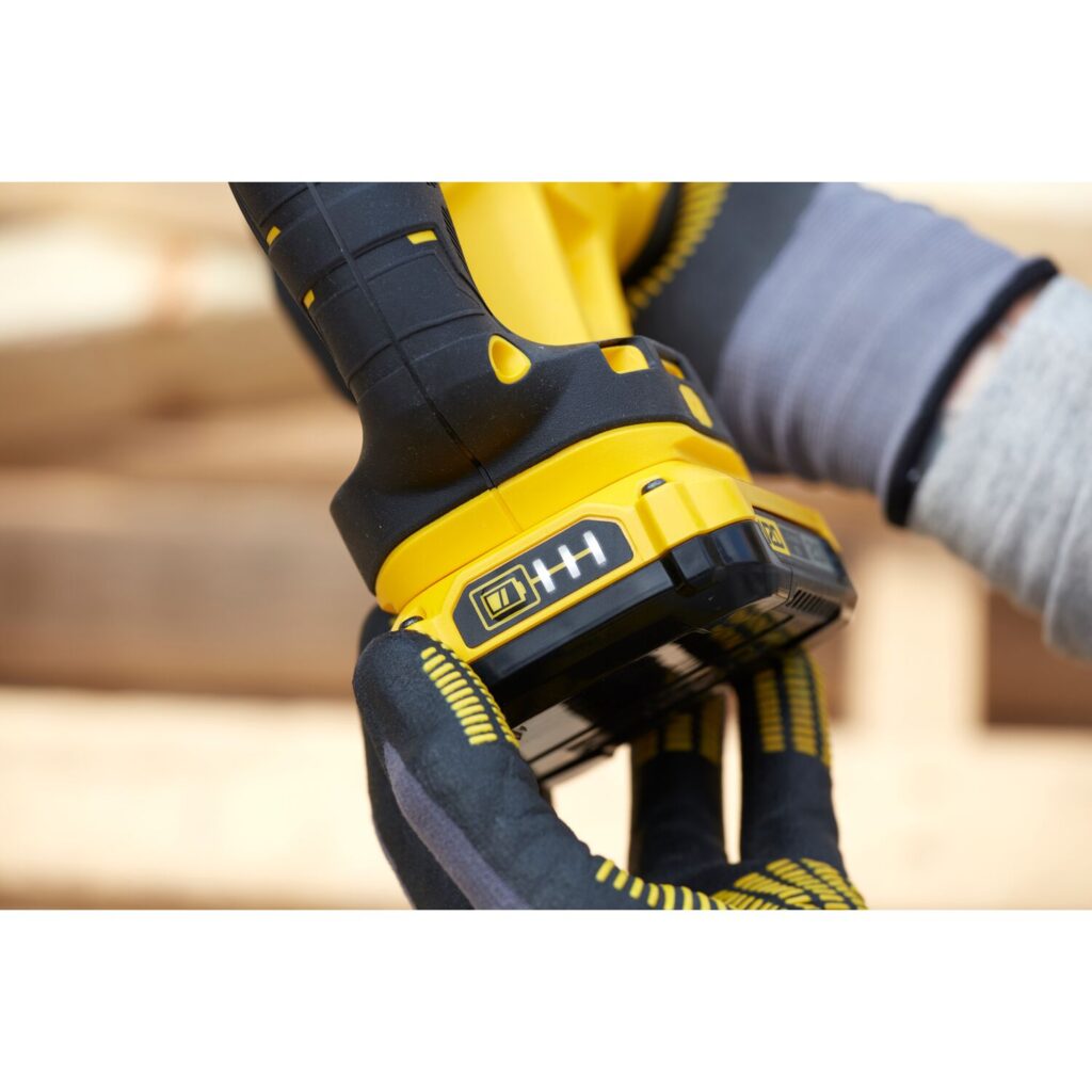 Serra Sabre 20V com Bateria e Carregador Stanley - SCR300D1K-BR